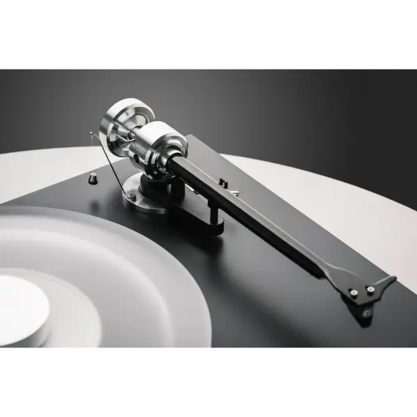 Pro-Ject Debut Reference 10 vue sur le bras de lecture