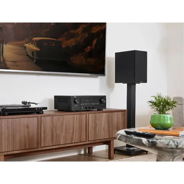 DRA-900H Ampli-tuner AV 100W 4K à 2.2 canaux Powered by HEOS™ en condition réel sur meuble