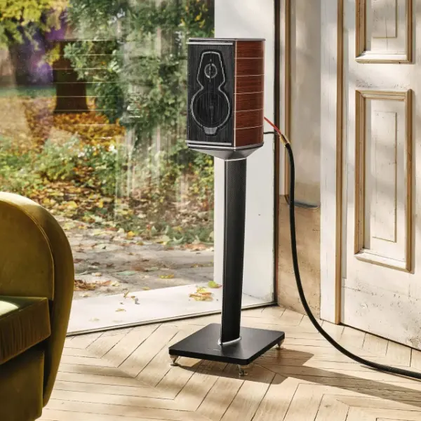 Sonus Faber Guarneri avec Pied dans une pièce d'écoute